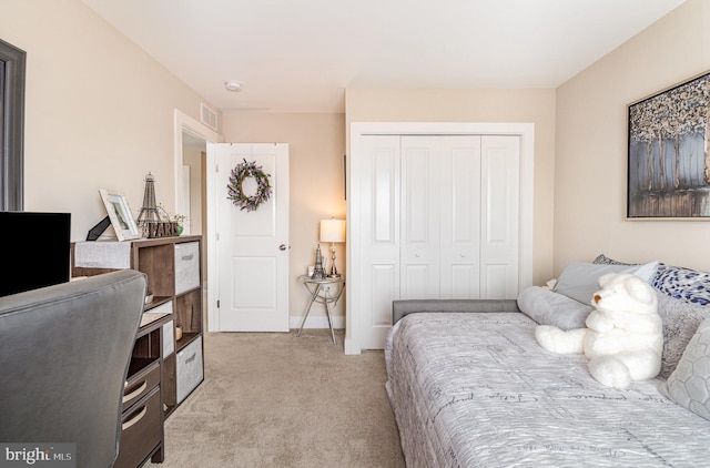 6039 Union Tunnel Dr, Harrisburg, PA 17111 - bedroom with light carpet, a closet, and baseboards