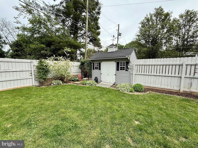 38 Park Rd, Reading, PA 19609 - view of yard featuring an outdoor structure