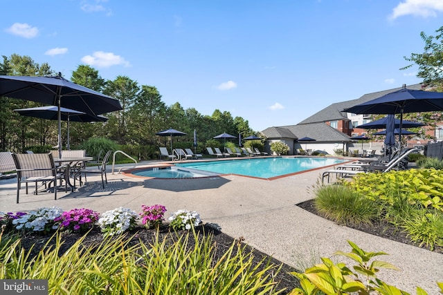 6306 Parkview Dr, Haverford, PA 19041 - community pool with a patio area