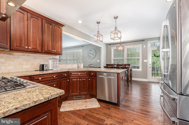 6202 Crofton Ct, Mechanicsburg, PA 17050 - kitchen with appliances with stainless steel finishes, a sink, healthy amount of natural light, a peninsula, and recessed lighting