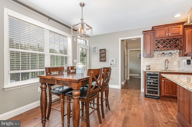 6202 Crofton Ct, Mechanicsburg, PA 17050 - dining space with beverage cooler, bar with sink, dark wood-type flooring, baseboards, and recessed lighting