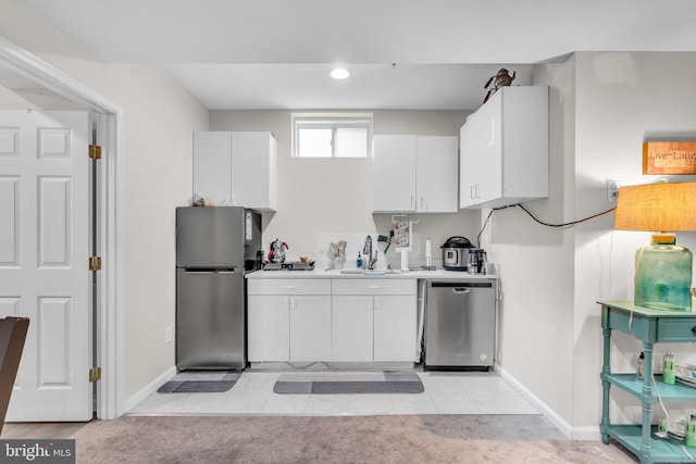 10079 Orland Stone Dr, Bristow, VA 20136 - kitchen featuring stainless steel appliances, a sink, white cabinets, baseboards, and recessed lighting