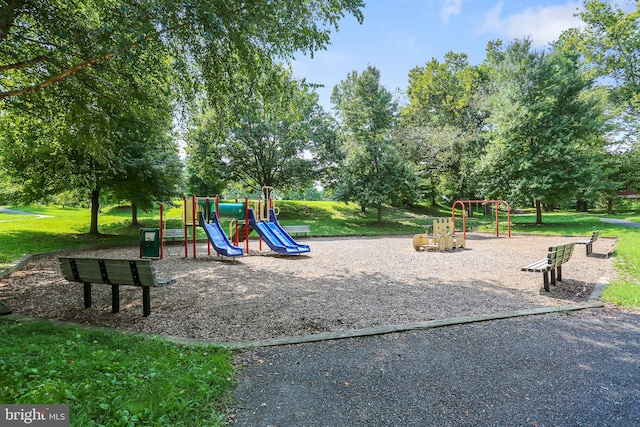 2106 Ross Rd, Silver Spring, MD 20910 - community playground with a yard