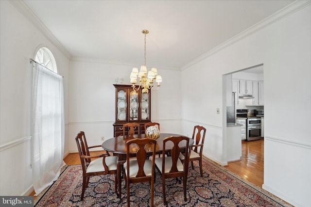 3663 Thomasson Crossing Dr, Triangle, VA 22172 - dining space featuring light wood-style flooring, crown molding, and a chandelier