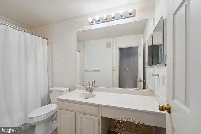 3663 Thomasson Crossing Dr, Triangle, VA 22172 - bathroom featuring vanity and curtained shower