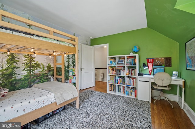 122 Waverly Rd, Wyncote, PA 19095 - bedroom featuring wood finished floors, vaulted ceiling, and baseboards