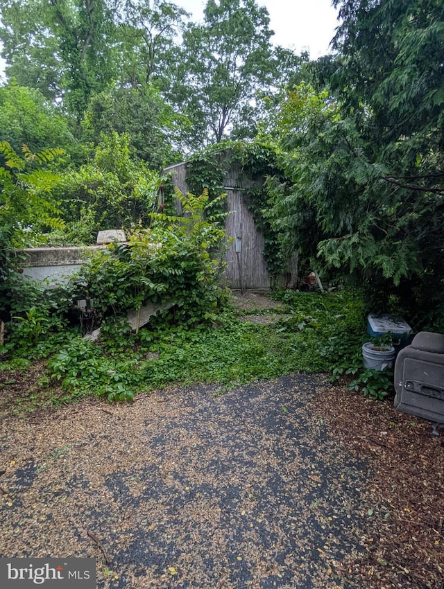 42 Beaver Ave, Enola, PA 17025 - view of yard with an outdoor structure and a barn