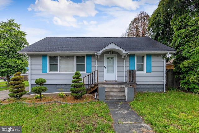 724 S W Ave, Vineland, NJ 08360 - view of front of property featuring a shingled roof and a front lawn