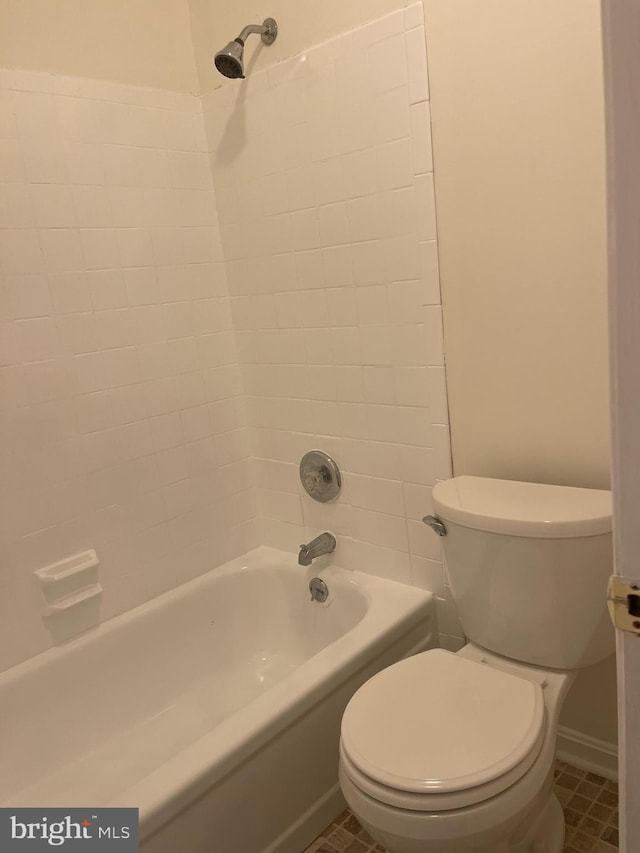 1002 Brinker Dr Unit 101, Hagerstown, MD 21740 - full bath featuring toilet and washtub / shower combination