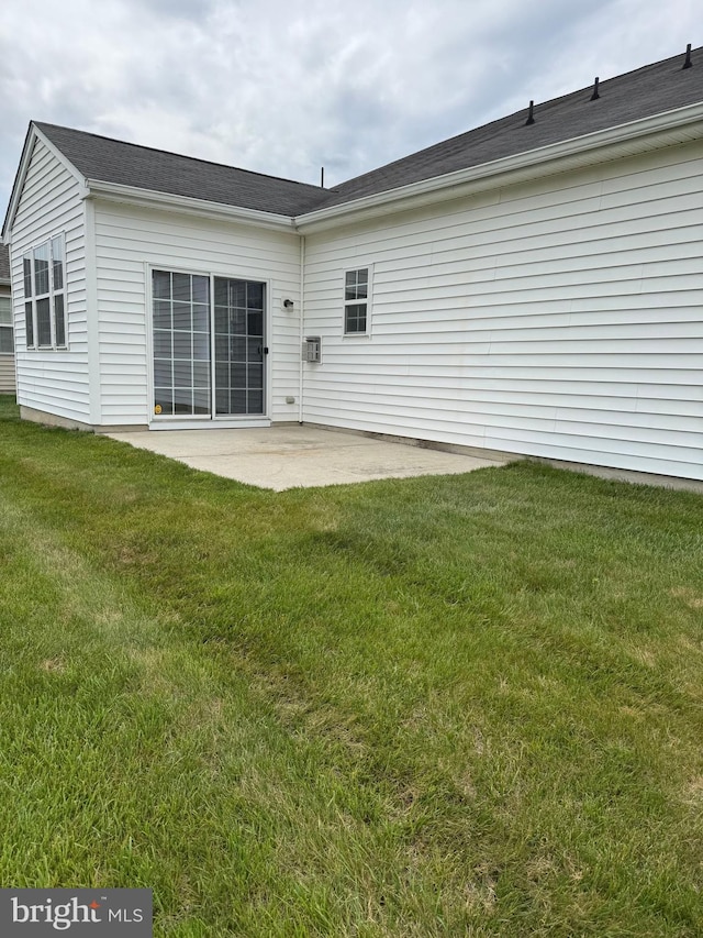 6 Sickler Ct, Sewell, NJ 08080 - back of property with a patio area and a yard