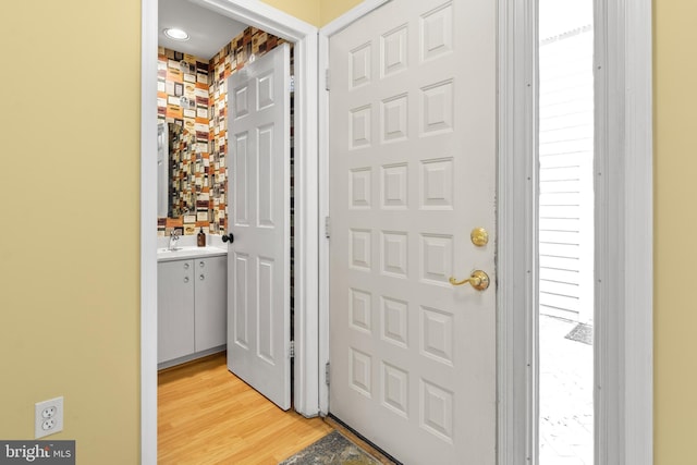 2932 Winters Chase Way, Annapolis, MD 21401 - foyer entrance featuring light wood-style floors