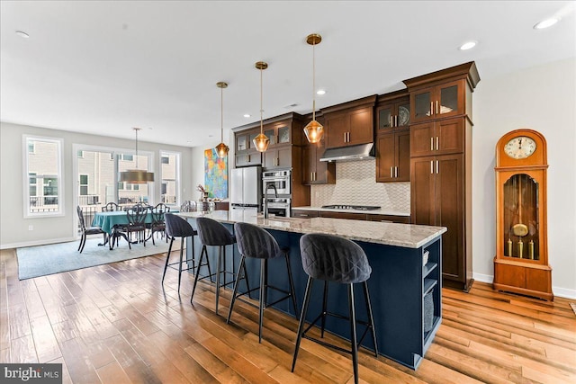 368 Star Tavern Ln, West Chester, PA 19382 - kitchen with light wood finished floors, baseboards, stainless steel appliances, a spacious island, and recessed lighting