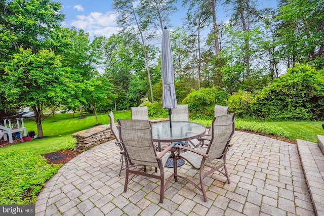 18403 Rim Rock Cir, Leesburg, VA 20176 - view of patio with outdoor dining area