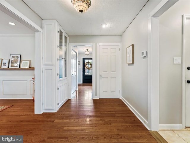 1549 N Jefferson Ct, Lancaster, PA 17602 - hallway featuring wood finished floors and baseboards