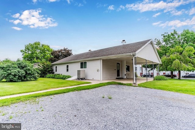 524 S Pitt St, Carlisle, PA 17013 - ranch-style home featuring driveway, a front yard, central AC unit, and an attached carport
