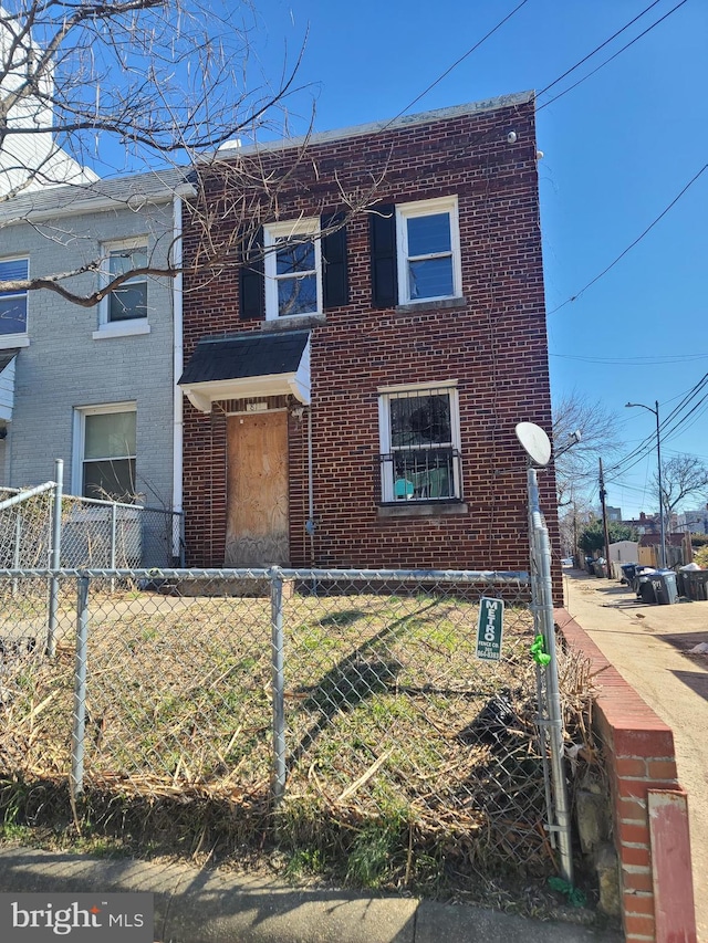 811 18th St NE, Washington, DC 20002 - view of front of home featuring brick siding