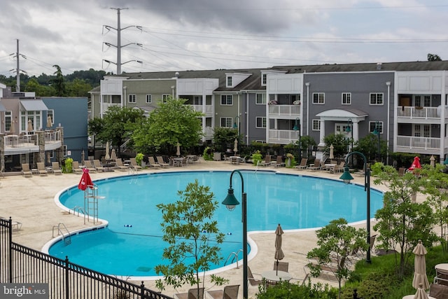 4149 S Four Mile Run Dr Unit 201, Arlington, VA 22204 - community pool with a patio
