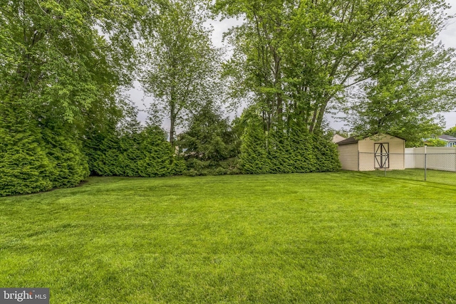 622 Hutchinson Ter, Holmes, PA 19043 - view of yard featuring a storage shed