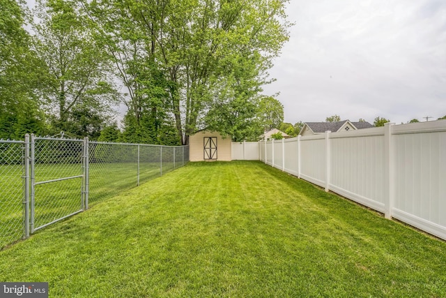 622 Hutchinson Ter, Holmes, PA 19043 - fenced backyard with a shed