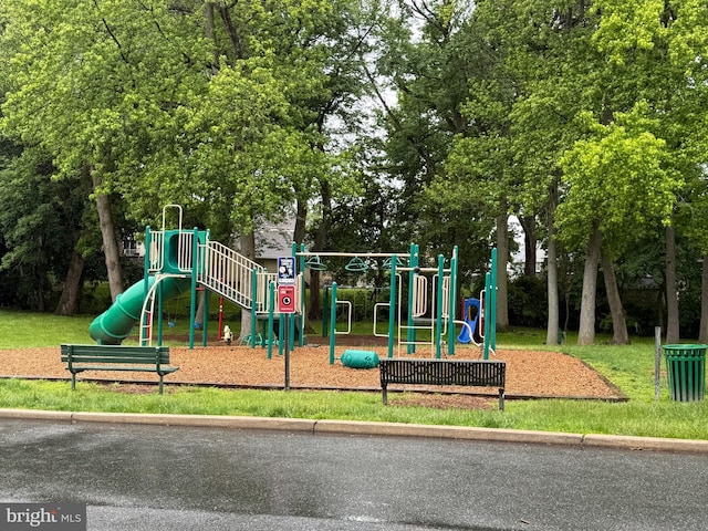 622 Hutchinson Ter, Holmes, PA 19043 - view of communal playground