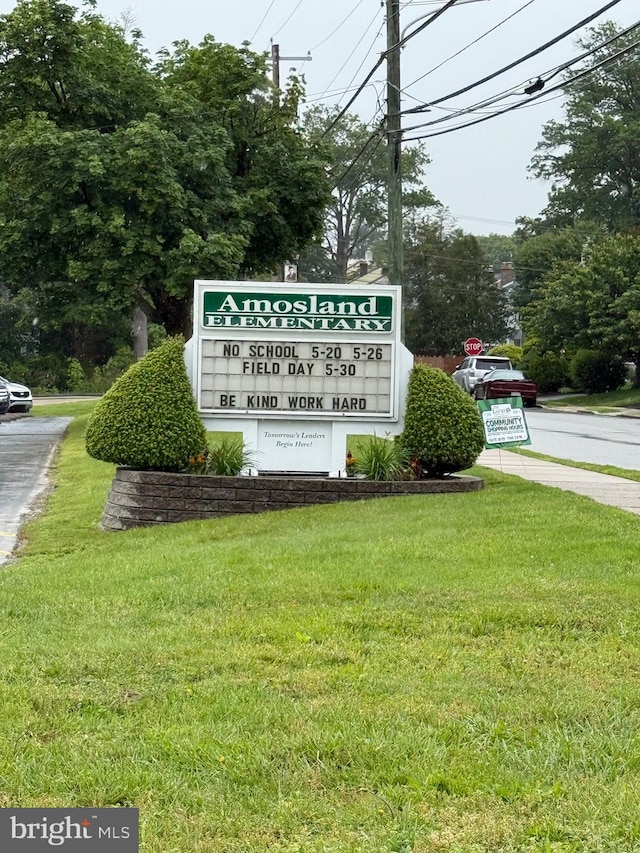 622 Hutchinson Ter, Holmes, PA 19043 - community / neighborhood sign with a yard