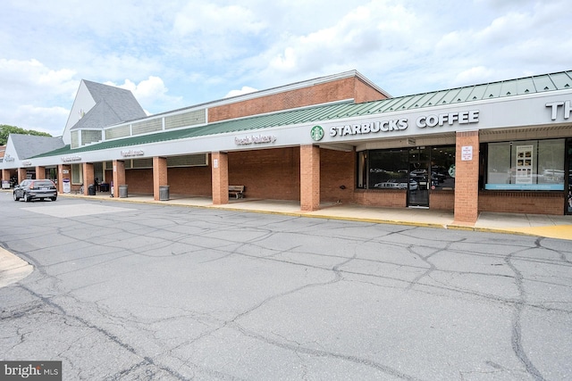 10024 Park Woods Ln, Burke, VA 22015 - view of commercial property