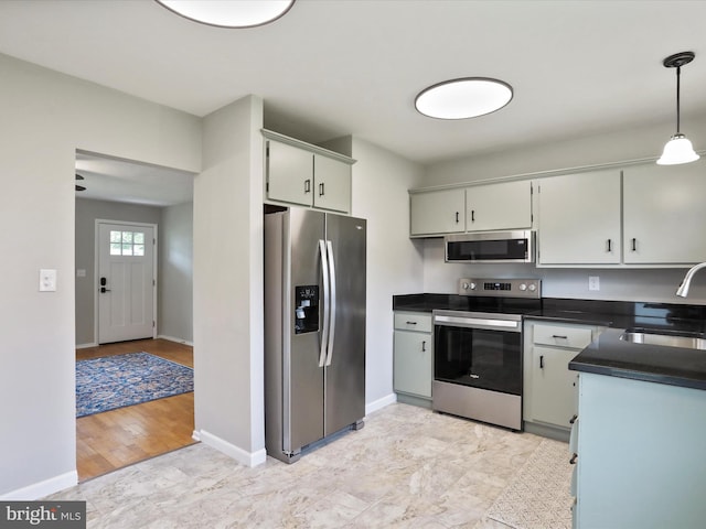 103 Plainfield Dr, Winchester, VA 22602 - kitchen featuring appliances with stainless steel finishes, a sink, dark countertops, and baseboards