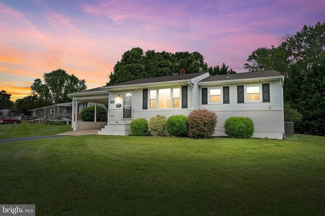 128 Durso Dr, Newark, DE 19711 - single story home featuring central AC unit, a carport, a front yard, and asphalt driveway