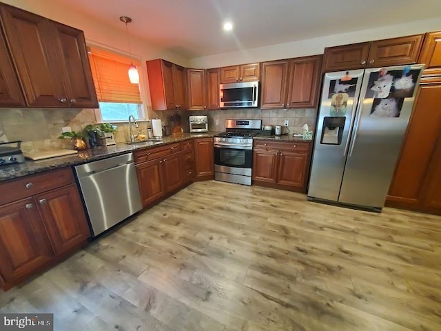 10 Stevens Ln, Tabernacle, NJ 08088 - kitchen with stainless steel appliances, a sink, light wood-type flooring, tasteful backsplash, and pendant lighting