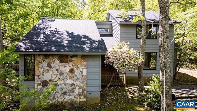 98 Pedlars Pt, Roseland, VA 22967 - view of side of home featuring a shingled roof and stone siding