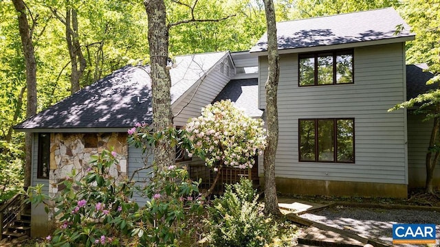 98 Pedlars Pt, Roseland, VA 22967 - view of property exterior featuring roof with shingles