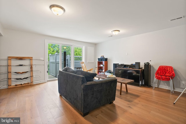 128 N Jay St, Middleburg, VA 20117 - living area with light wood-style floors