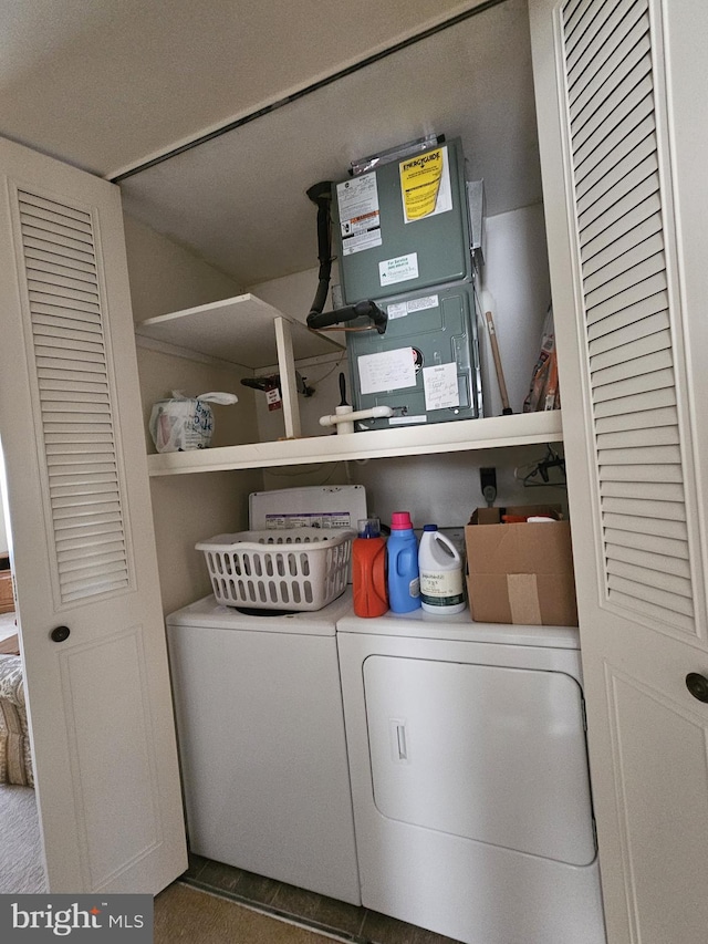 26 Kingston Way, Southampton, NJ 08088 - laundry room with washer and clothes dryer