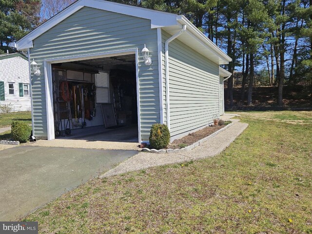 26 Kingston Way, Southampton, NJ 08088 - detached garage featuring driveway
