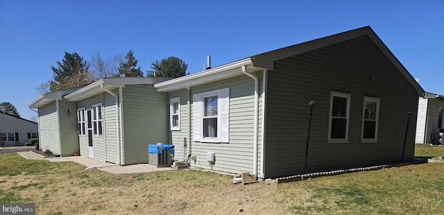 26 Kingston Way, Southampton, NJ 08088 - view of side of property featuring a lawn and central AC