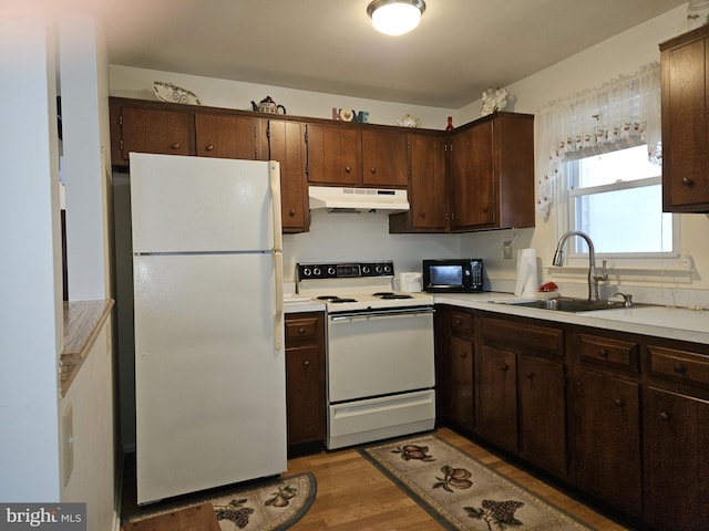 26 Kingston Way, Southampton, NJ 08088 - kitchen featuring white appliances, under cabinet range hood, a sink, light countertops, and light wood-style floors