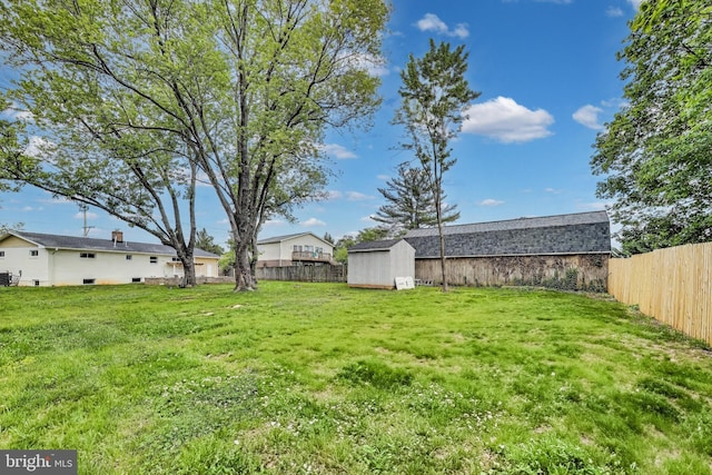 2500 Gehb Ave, Baltimore, MD 21227 - view of yard
