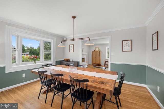 4301 Ivanhoe Pl, Alexandria, VA 22304 - dining space featuring light wood-type flooring, baseboards, and ornamental molding