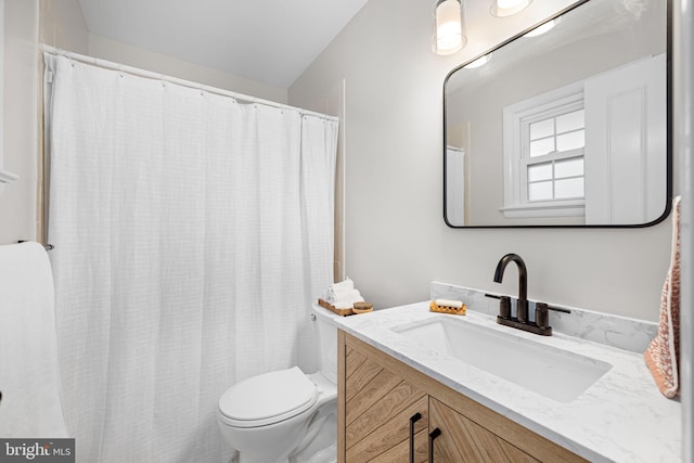 4301 Ivanhoe Pl, Alexandria, VA 22304 - full bath featuring vanity, toilet, and a shower with curtain