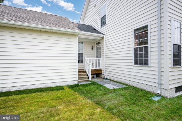 4784 Wermuth Way, Woodbridge, VA 22192 - property entrance featuring a lawn and roof with shingles