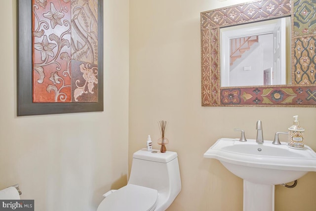 927 Brick Manor Cir, Silver Spring, MD 20905 - half bathroom featuring toilet and a sink