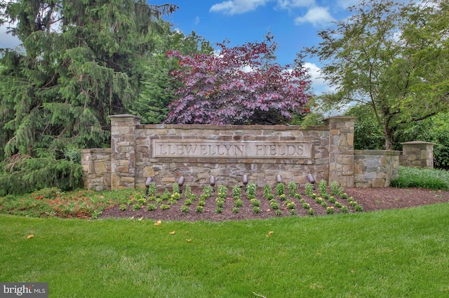 927 Brick Manor Cir, Silver Spring, MD 20905 - community sign featuring a lawn