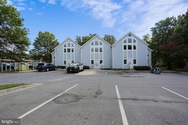 567 Pelican Ave, Gaithersburg, MD 20877 - view of building exterior featuring uncovered parking