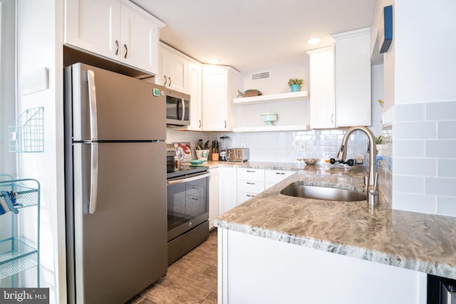 183 Jamestown Rd Unit 10, Ocean City, MD 21842 - kitchen featuring stainless steel appliances, a sink, white cabinetry, and tasteful backsplash