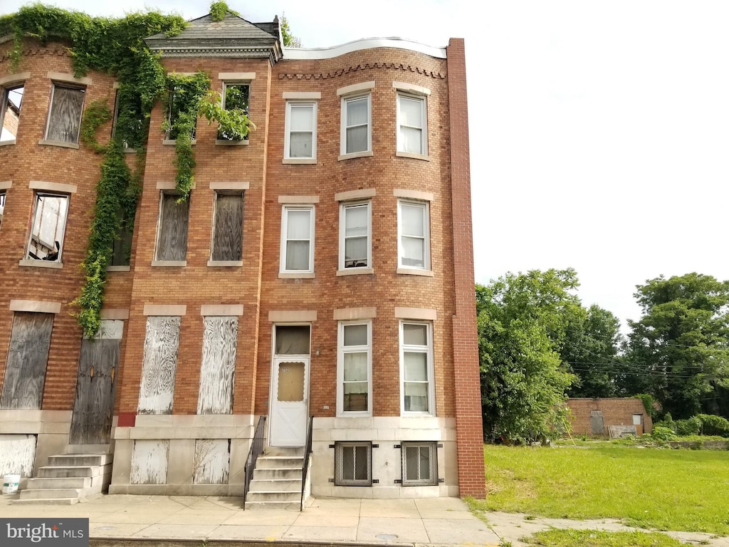 712 E 20th St, Baltimore, MD 21218 - view of building exterior with entry steps