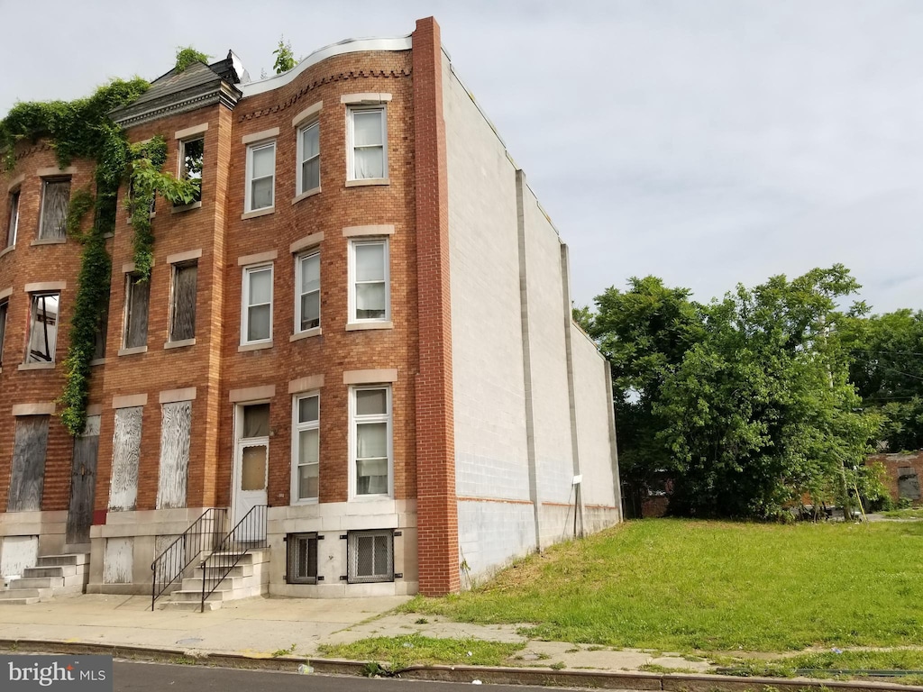 712 E 20th St, Baltimore, MD 21218 - view of property with entry steps