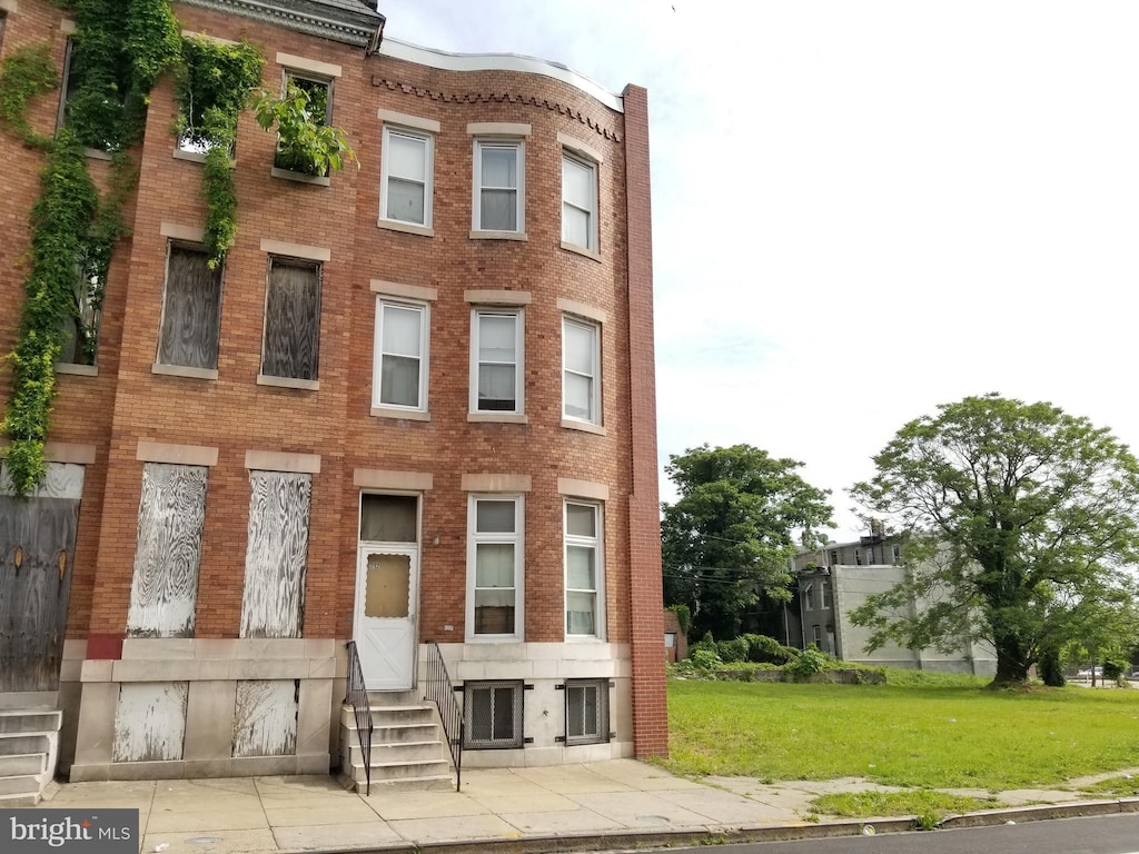 712 E 20th St, Baltimore, MD 21218 - view of property with entry steps