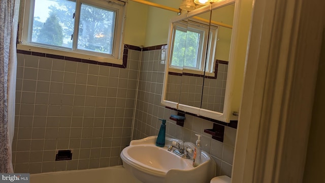 1611 Parham Rd, Silver Spring, MD 20903 - full bathroom featuring tile walls, a sink, and a shower with curtain