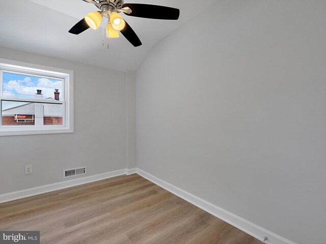 7907 Wallace Rd, Dundalk, MD 21222 - spare room featuring light wood-style flooring, vaulted ceiling, baseboards, and a ceiling fan