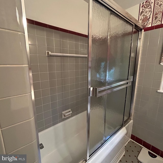 603 Jefferson Blvd, Reading, PA 19609 - bathroom with enclosed tub / shower combo